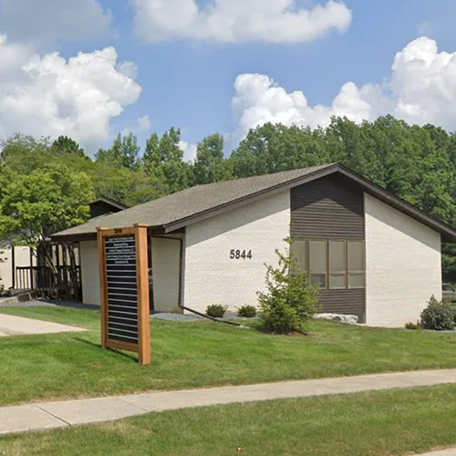 5844-Elaine-Dr-Rockford-IL-61108-1